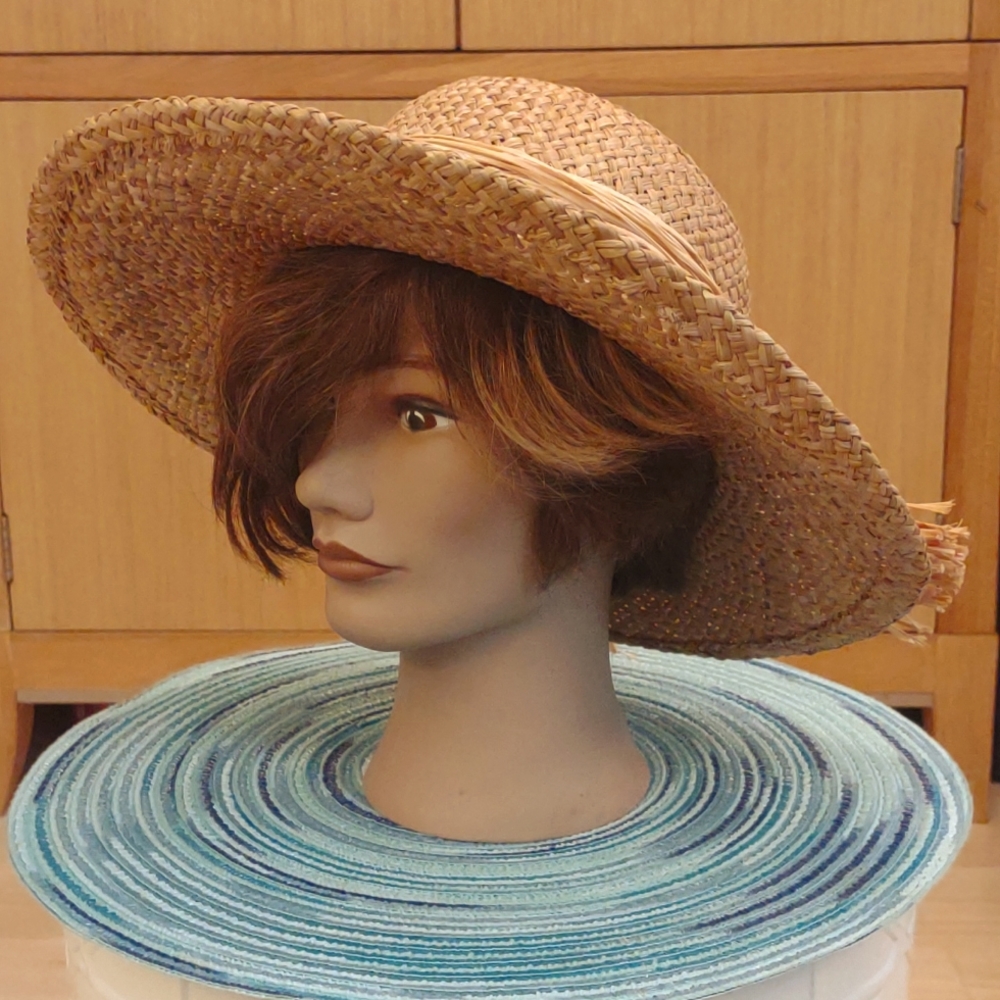 STRAW HAT!!  Sun Hat With Shells.